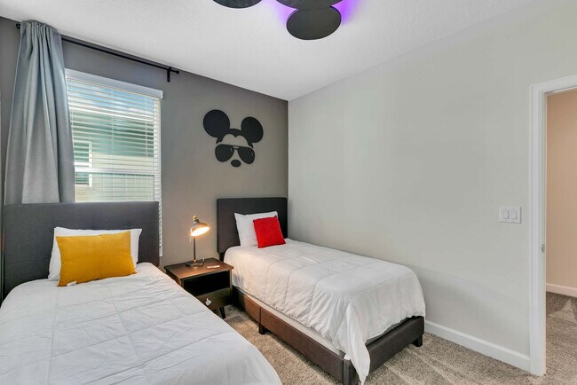 Building Photo - 2831 Bookmark Dr