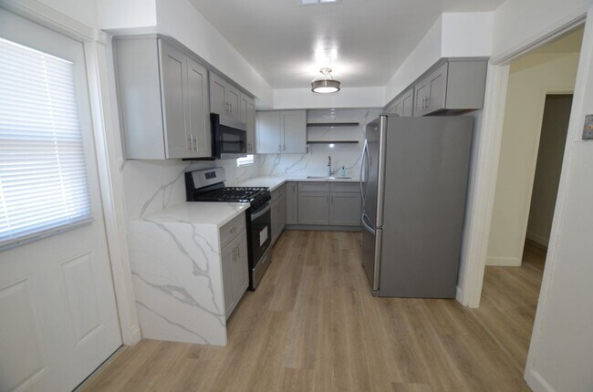 Building Photo - 2Bd/1Ba Single Family Home