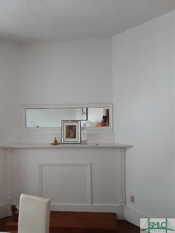 Building Photo - 210 E 40th St