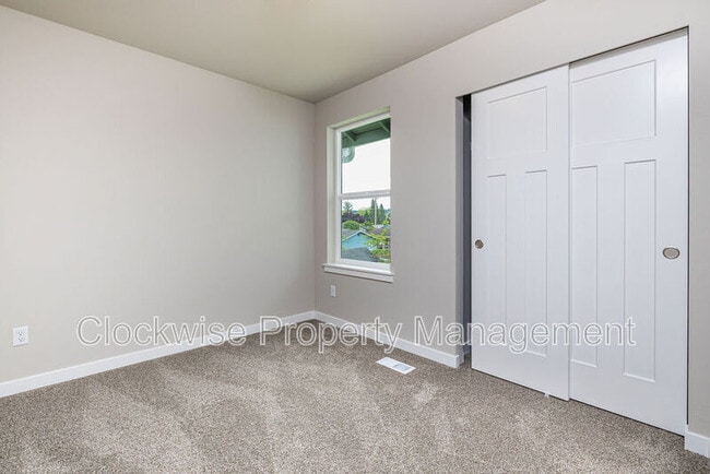 Building Photo - 108 Tacoma Ct NW
