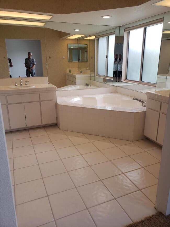 Building Photo - 136 Desert Falls Dr E