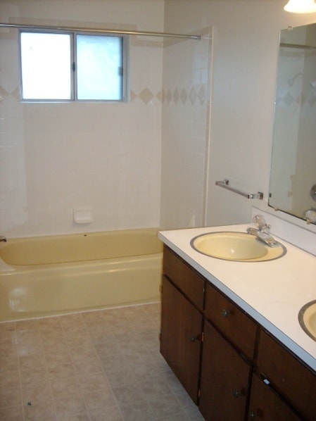 Building Photo - NW Eugene home in a cul-de-sac with a larg...