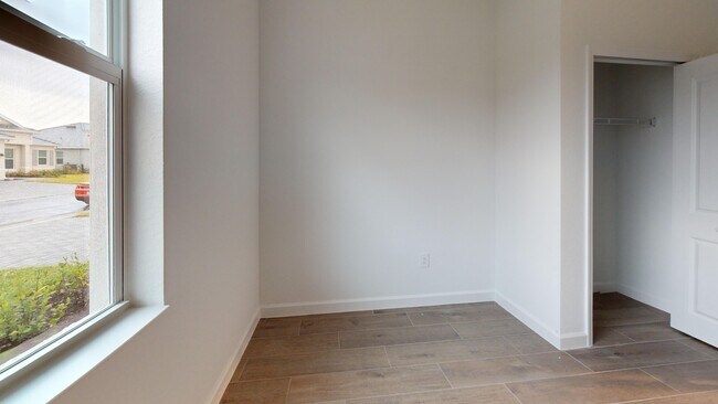 Building Photo - 7913 Lakes Edge Ln