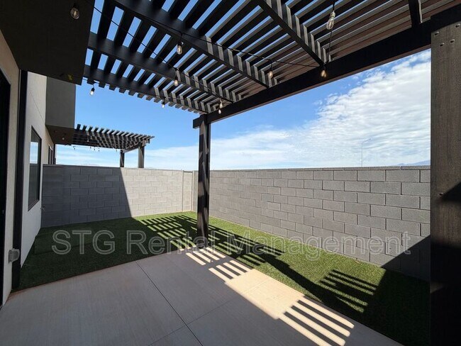 Building Photo - 577 E Hemsworth Ln