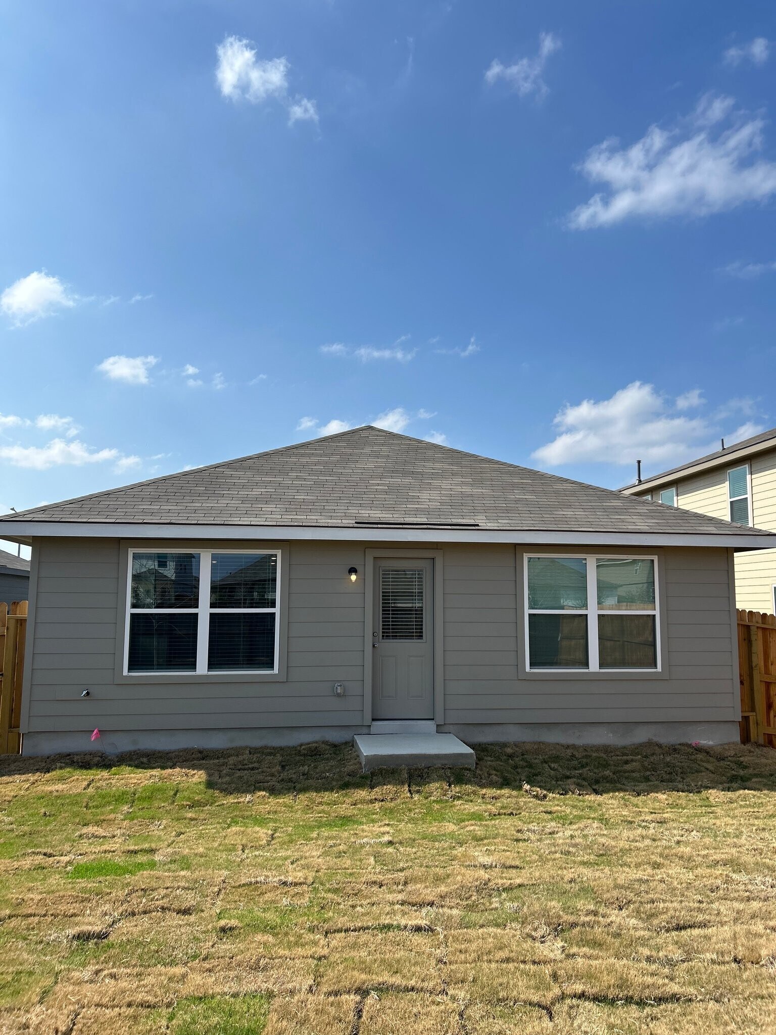 Building Photo - 13928 San Saba Fls
