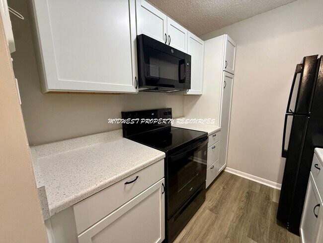 Building Photo - STUDIO Apartment Available