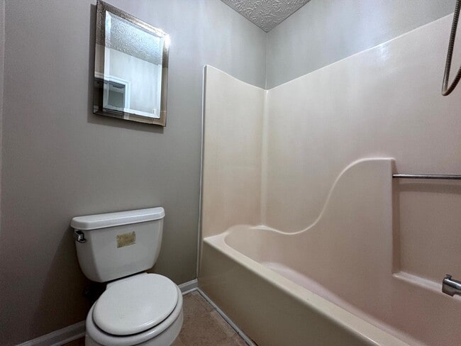 Building Photo - 1547 Londonderry Pl