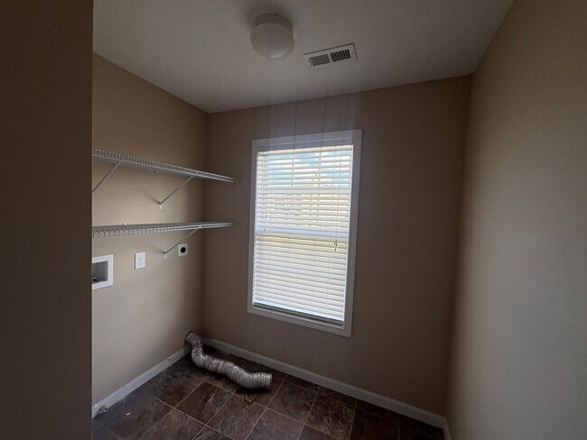 Building Photo - Charming 3BR/2.5BA in Hardin Valley!