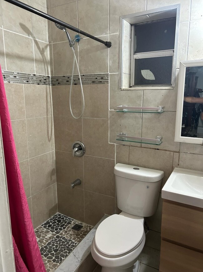 Newly Remodelled Bathroom 02 - 1380 Seaview