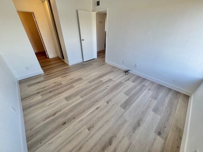 Building Photo - BRIGHT 2-BEDROOM CONDO NEAR STRIP & UNLV W/ PRIVATE BALCONY