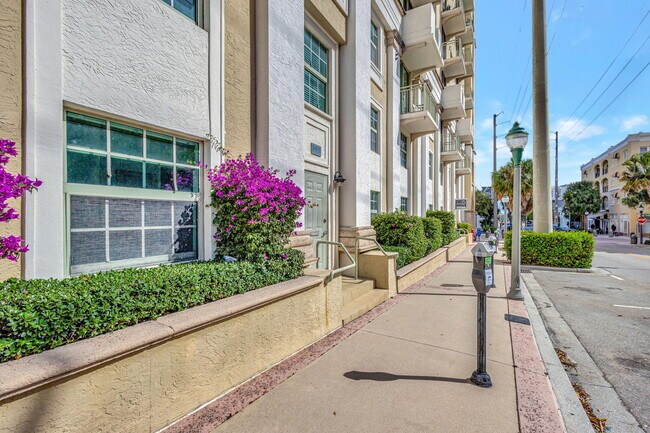 Building Photo - 610 Clematis St