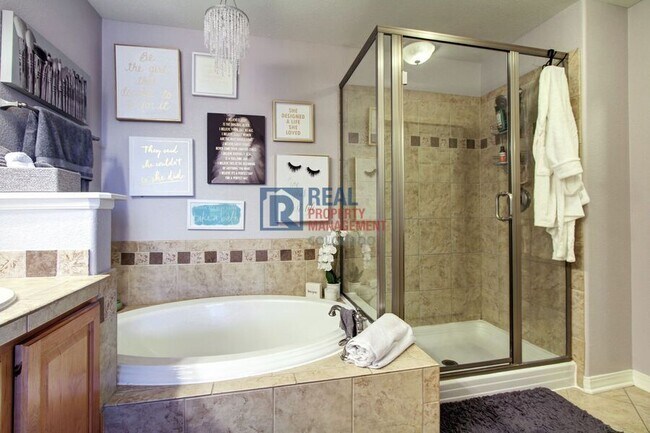 Building Photo - 563 Lost Valley Point