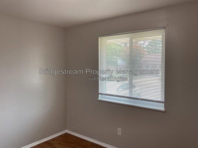 Building Photo - 4953 Leeper St