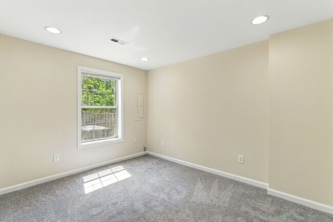 Building Photo - 505 Knollwood Ct