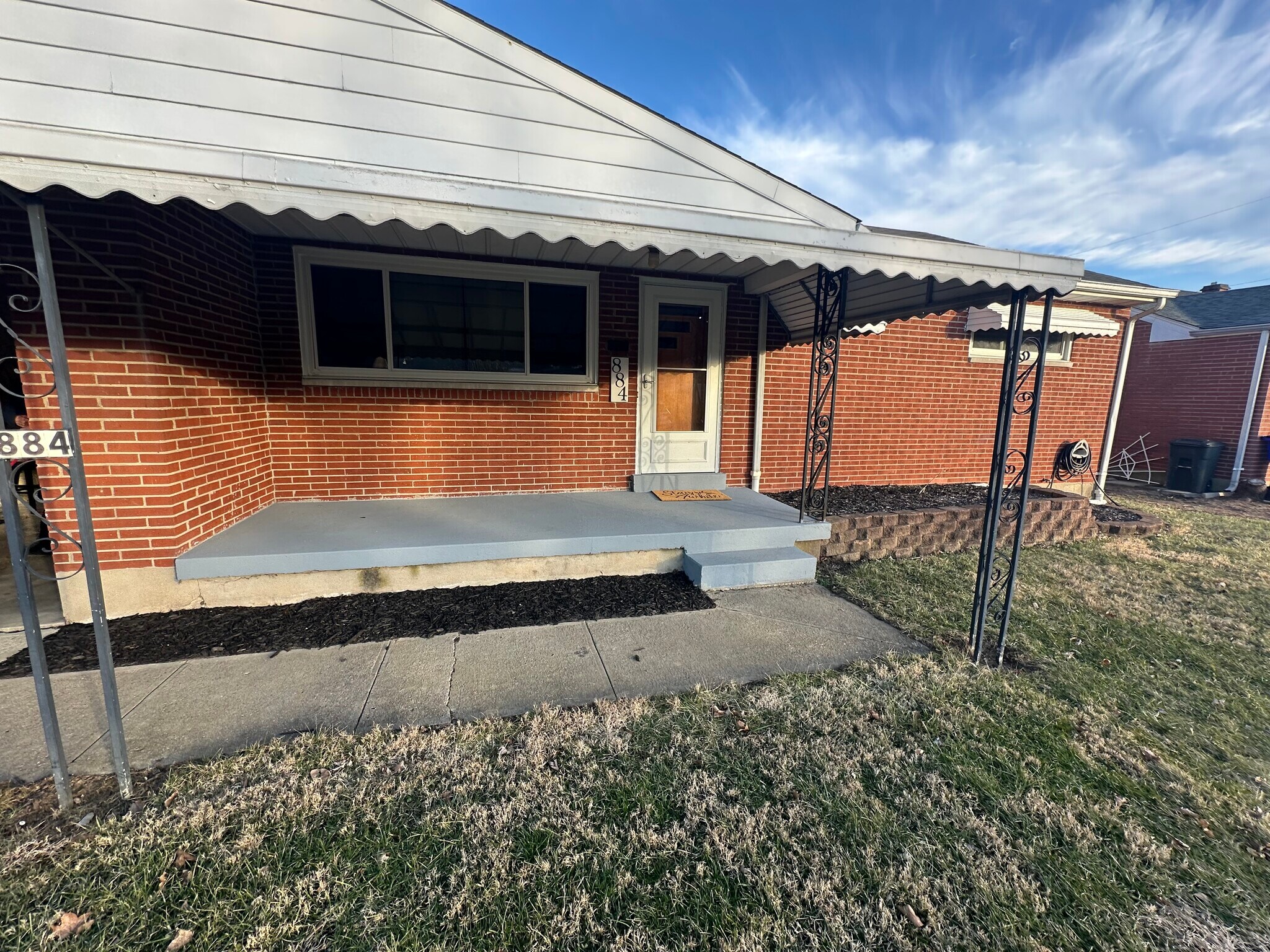 Covered front porch - 884 Kingston Dr