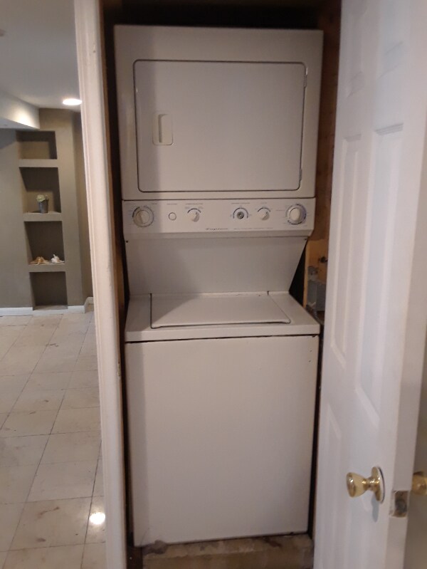 Building Photo - 3849 W School St