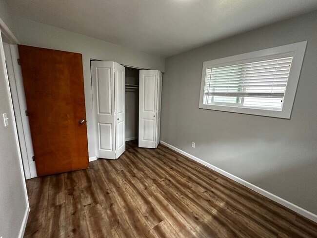 Building Photo - Super Clean 2 Bedroom Unit Of Duplex in North Albany