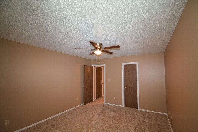 Building Photo - 4618 Excalibur Ct