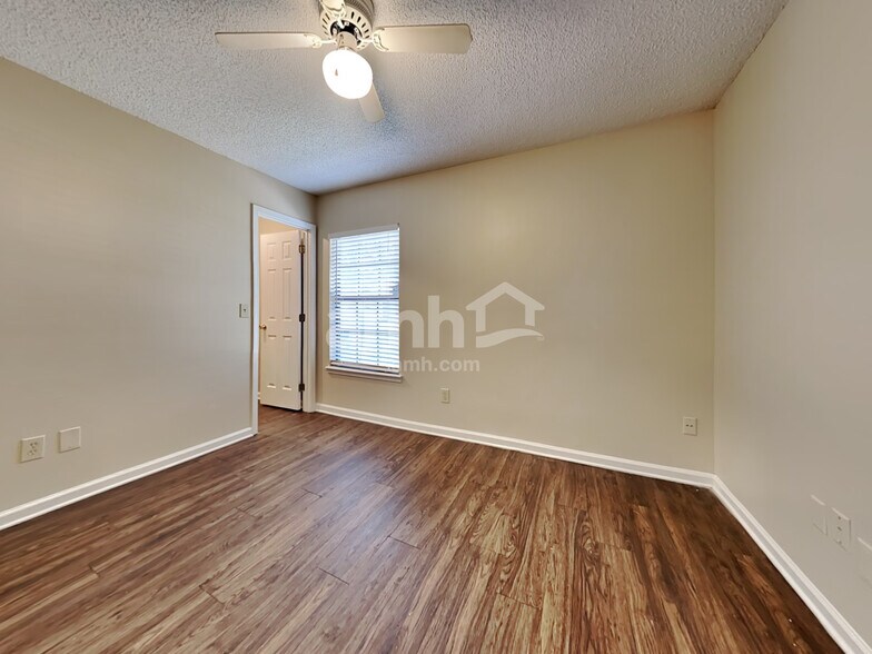 Building Photo - 7568 Deer Cove Ln
