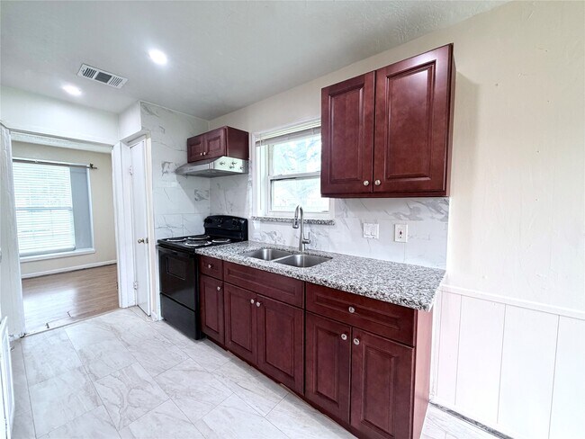 Building Photo - 7303 Shiner Ln