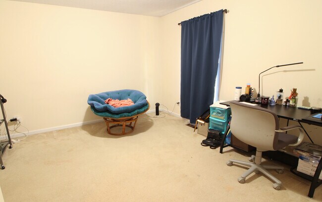 Building Photo - Super Peaceful 2 Bedroom / 2 Bathroom Town...