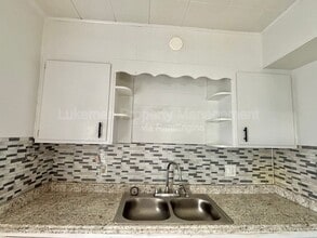 Building Photo - 709 W Walnut St