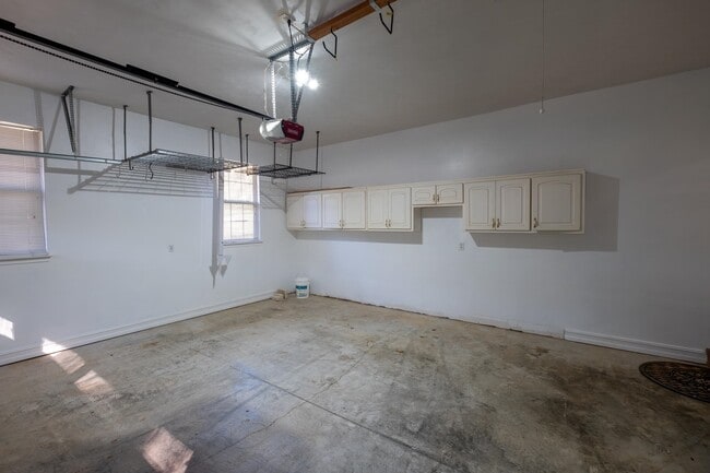 Building Photo - 3510 Gardenview Way