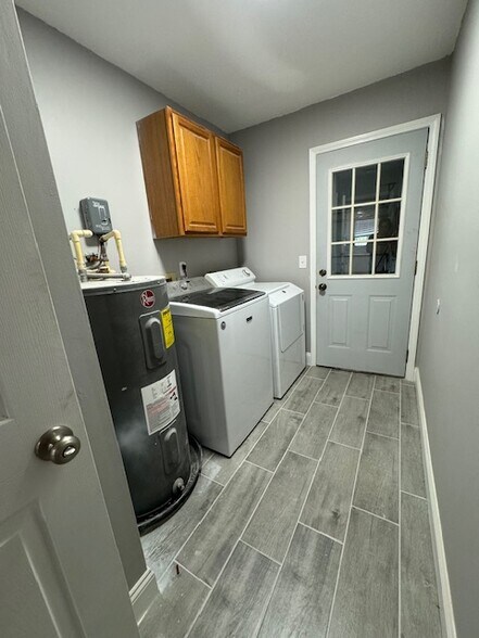 Building Photo - 3455 Remler Dr S