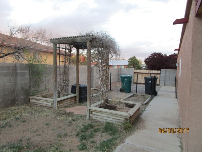 Building Photo - Rio Rancho 3-4 BR 1915 SF 2B 2CG