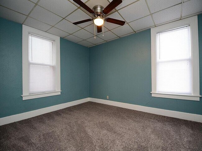 Building Photo - 26 S 6th St