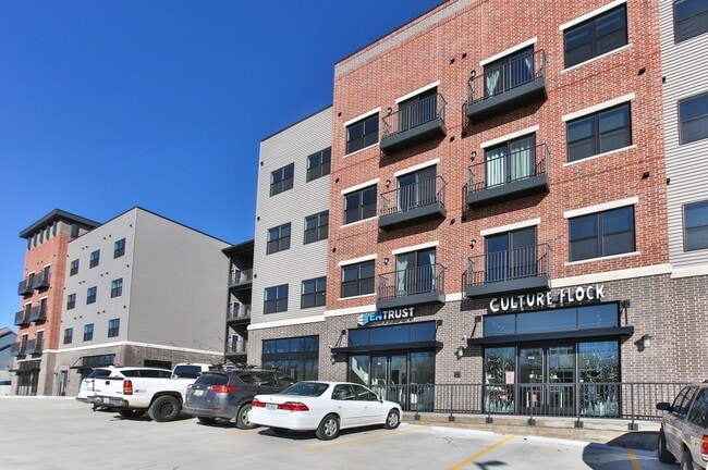 Building Photo - 3938 S Lone Pine Ave