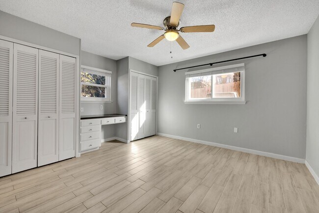 Building Photo - Beautiful home available in Castle Hills!