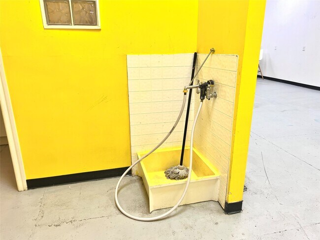 Building Photo - 1310 Nance St