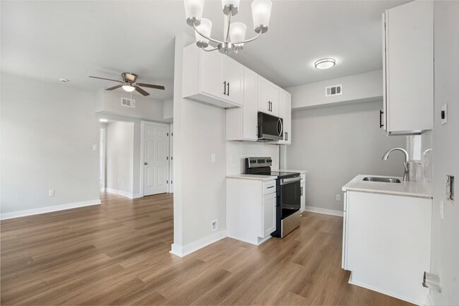 Building Photo - 1115 Hogan St