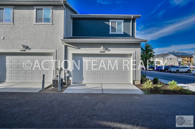 Building Photo - Beautiful Townhome in Bluffdale