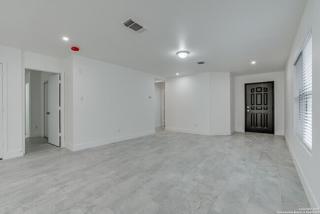 Building Photo - 9958 Panther Bay