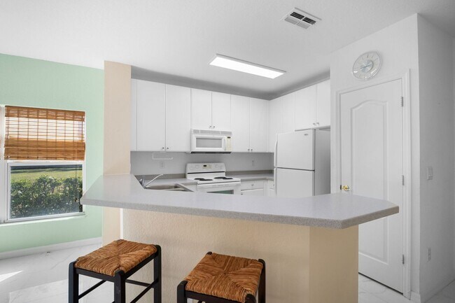 Building Photo - Charming 2-bedroom, 2.5-bathroom townhome ...