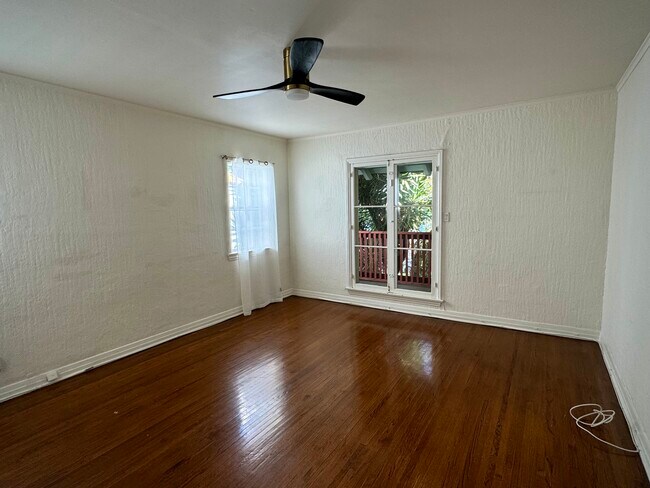Building Photo - 925 Westmount Dr