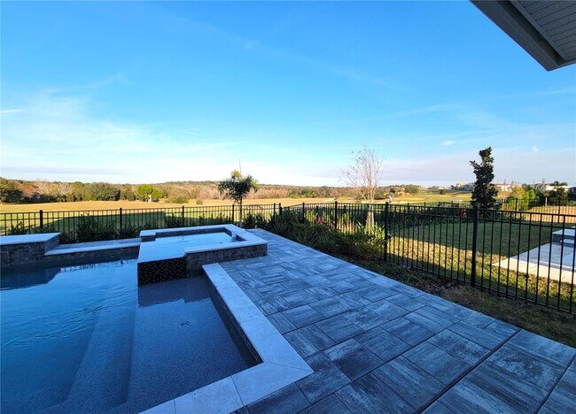 Building Photo - 15627 Vetta Dr