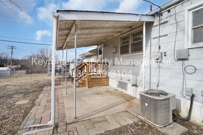 Building Photo - COMING SOON!! Charming 3-Bedroom Home in a Prime Saint Charles Location!