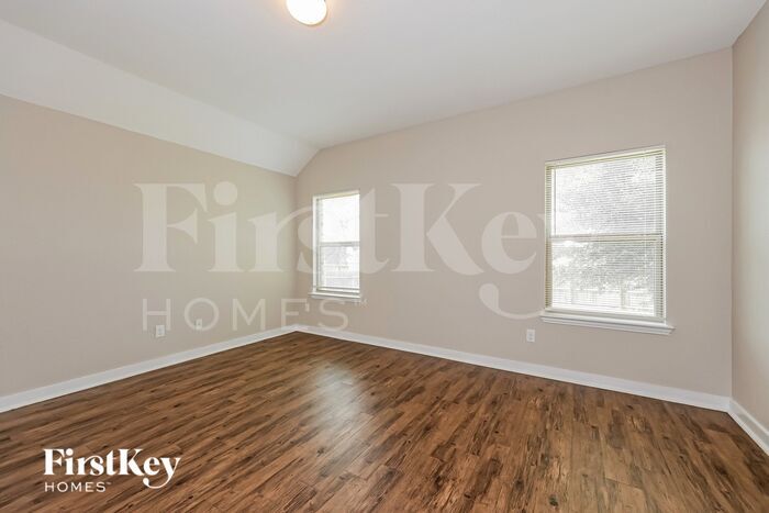 Building Photo - 708 Woodcrest Dr