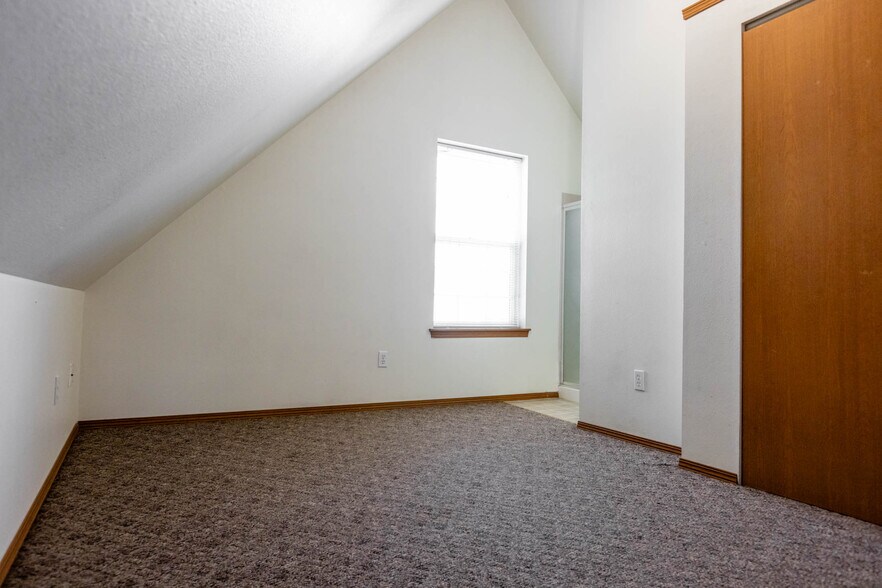 Building Photo - 1505 N Brook Ct