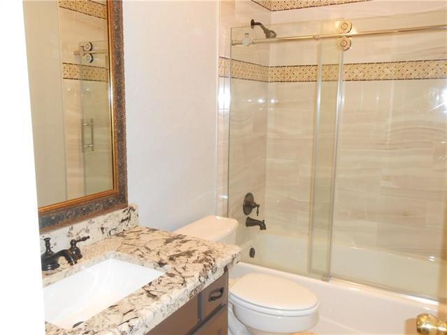 Building Photo - 818 Hunters Glen