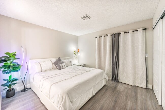 Building Photo - 4441 Rich Dr