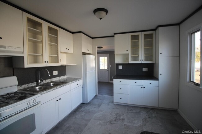 Building Photo - 361 June Ave