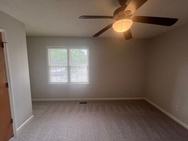 Building Photo - Neighborhood Pool! North Raleigh Location!...
