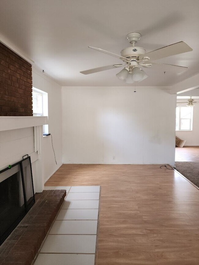 Building Photo - Long Realty & Property Management - 3 Bedr...