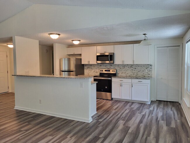 Building Photo - 3 bedroom home in Charlotte