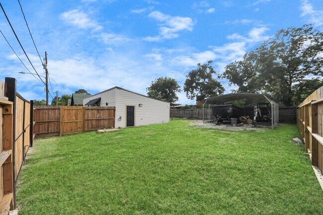 Building Photo - 7208 Helmers St