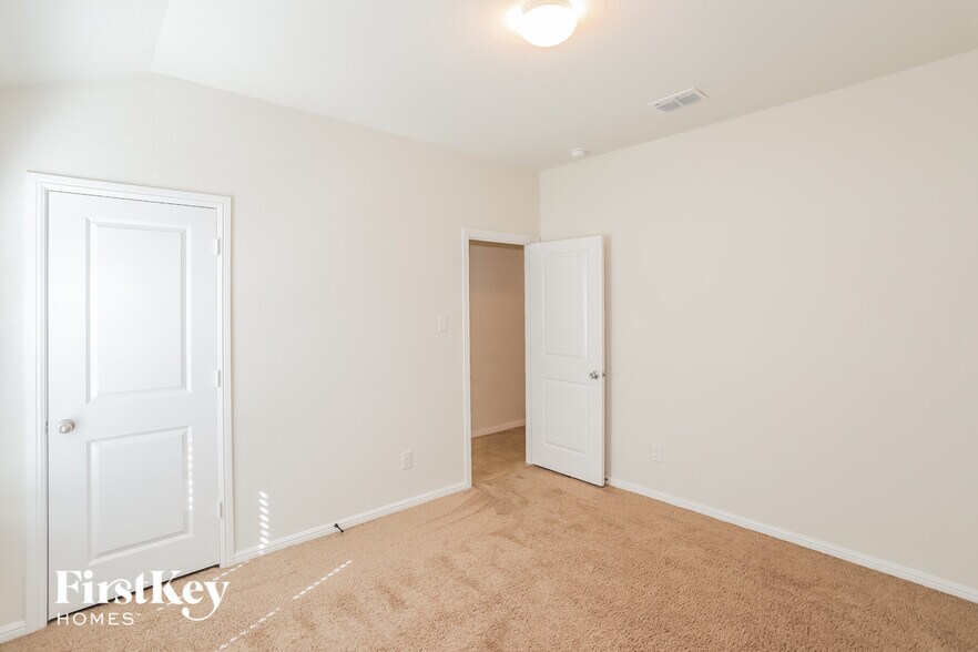 Building Photo - 2205 Sadlers Creek Ln